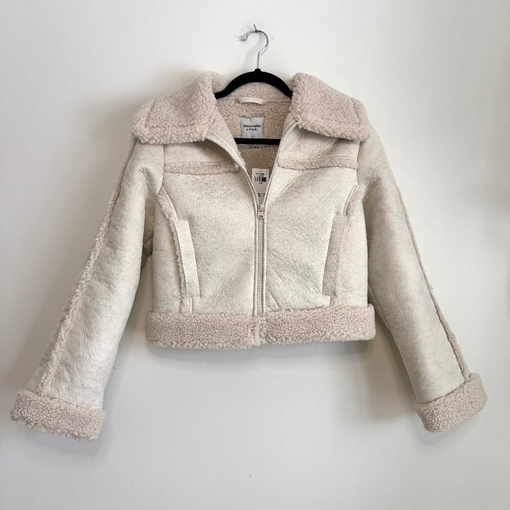 NWT! Abercrombie and Fitch Cropped Vegan Suede Sherpa Jacket - Ivory | Size S